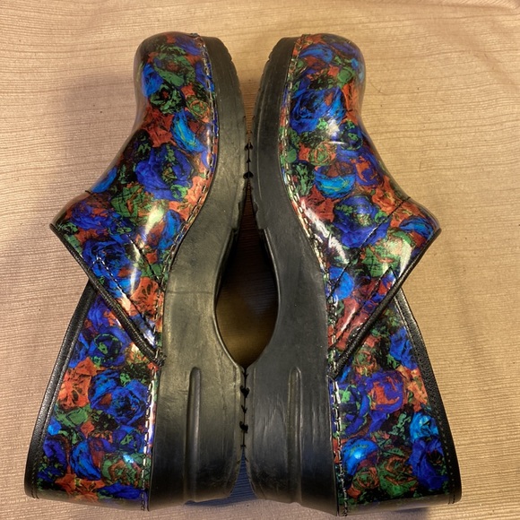 Sanita flower motif clogs in GUC - Picture 12 of 16